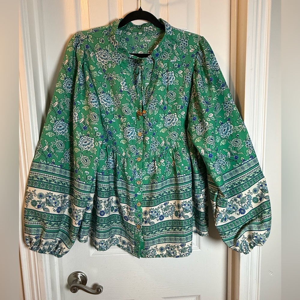 Boho Babydoll Floral Button-Up Long Sleeve Empire Cropped Blouse in Green & Blue